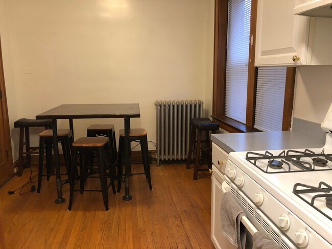 Foto del edificio - 3624 N Greenview Ave