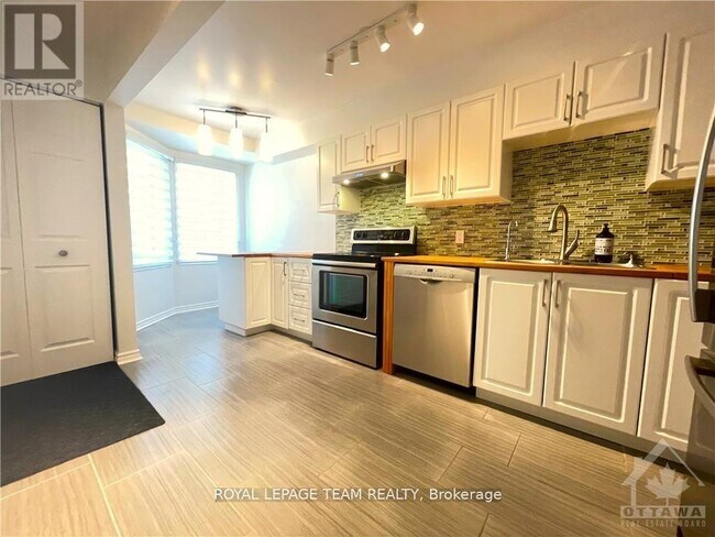 Building Photo - 1400-1400 Wildberry Ct