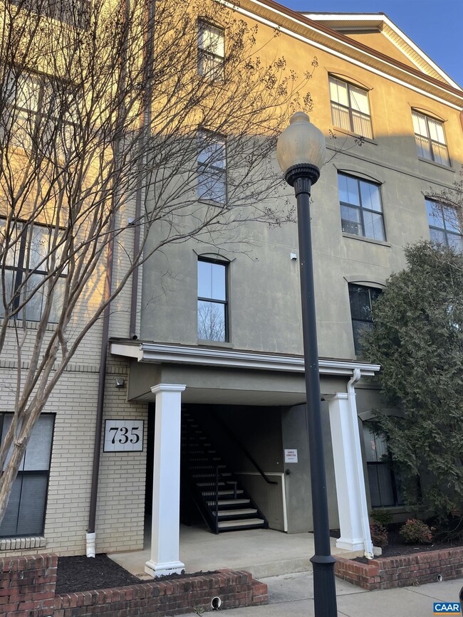 Building Photo - 735 Walker Square