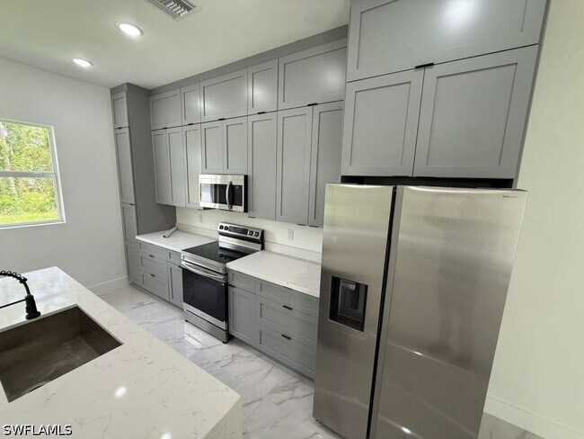 Foto del edificio - 723 Epps Brown St E