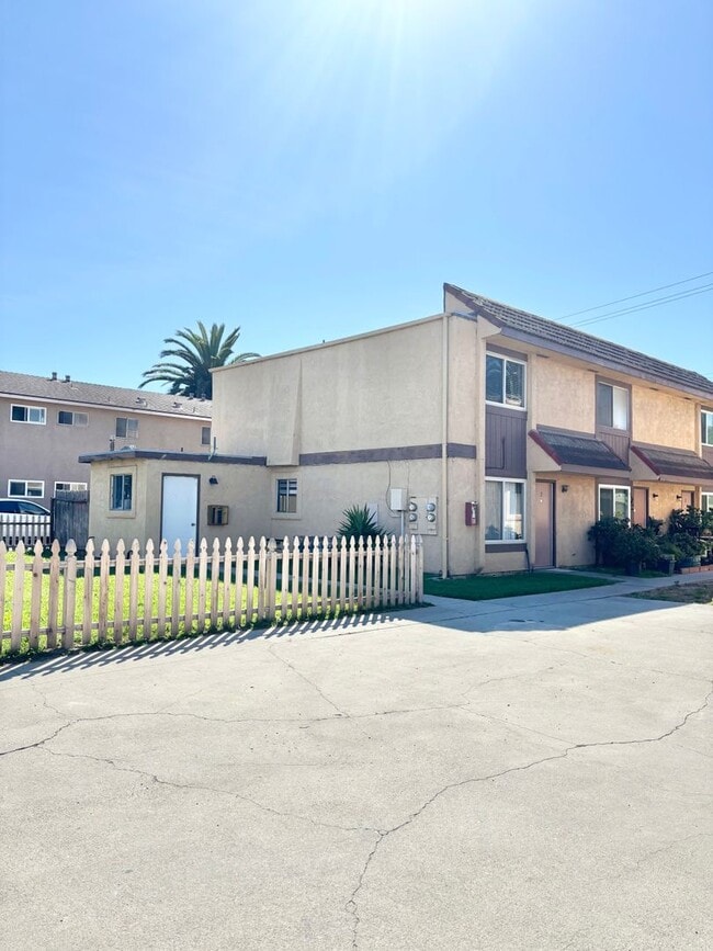 Building Photo - 728 N D St