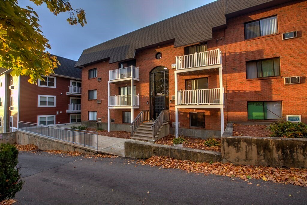 Foto principal - 273 W Main St