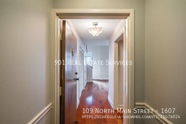 Photo - 109 N Main St House