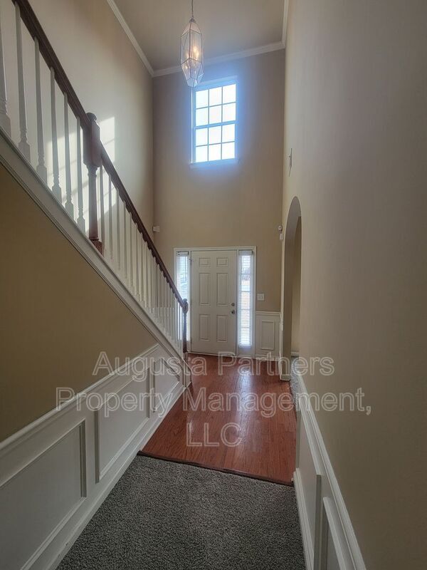 Foto del edificio - 2613 Serenity Ln