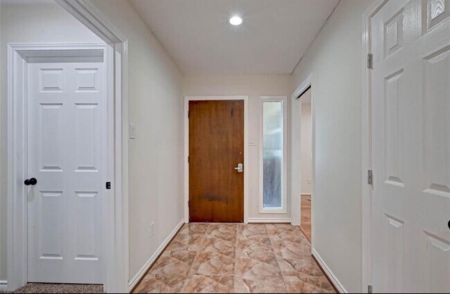 Building Photo - 7614 Barberton Dr