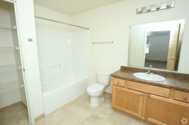 Building Photo - 705-721 E Highland Dr