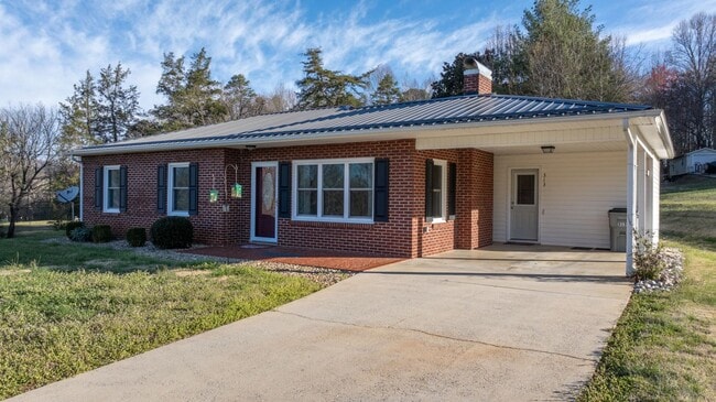 Building Photo - 313 Arrowood St SE