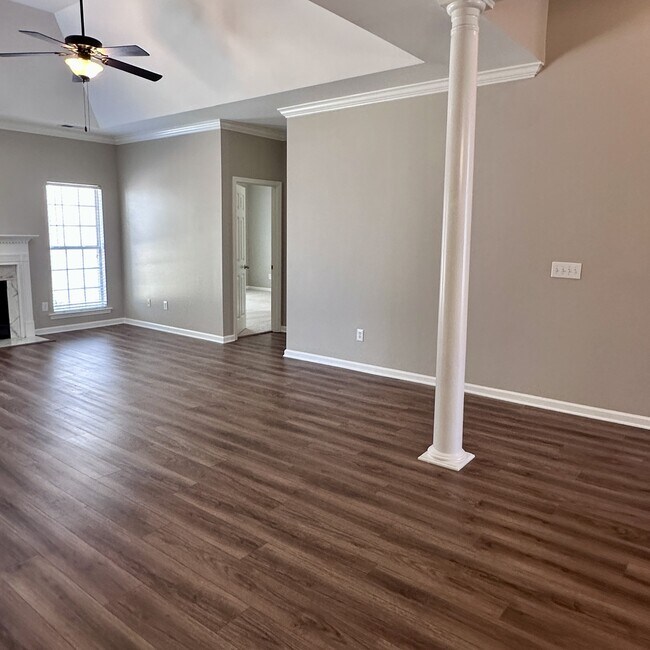 Building Photo - 384 Savannah Cir