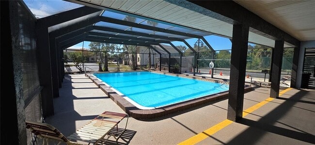 Foto del edificio - 22523 Westchester Blvd