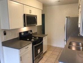Building Photo - 10400 Little Pebble Dr