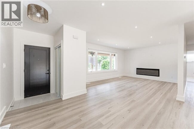 Photo du bâtiment - 664 Hiawatha Blvd