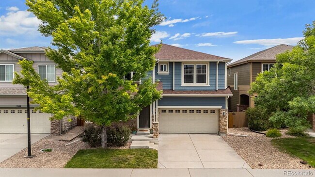 Foto del edificio - "Charming 3-Bed Sanctuary in Englewood: Spacious 3,089 Sq Ft with 2.5 Baths!"