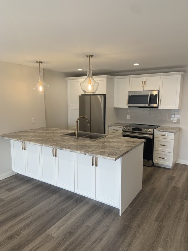 Building Photo - MacArthur's Apartments