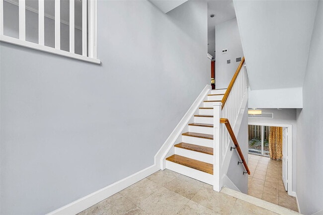 Foto del edificio - 1902 Coral Heights Ct