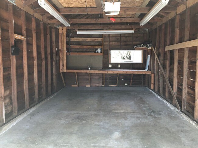 Building Photo - 2-Bedroom Single-Level House in Sherwood