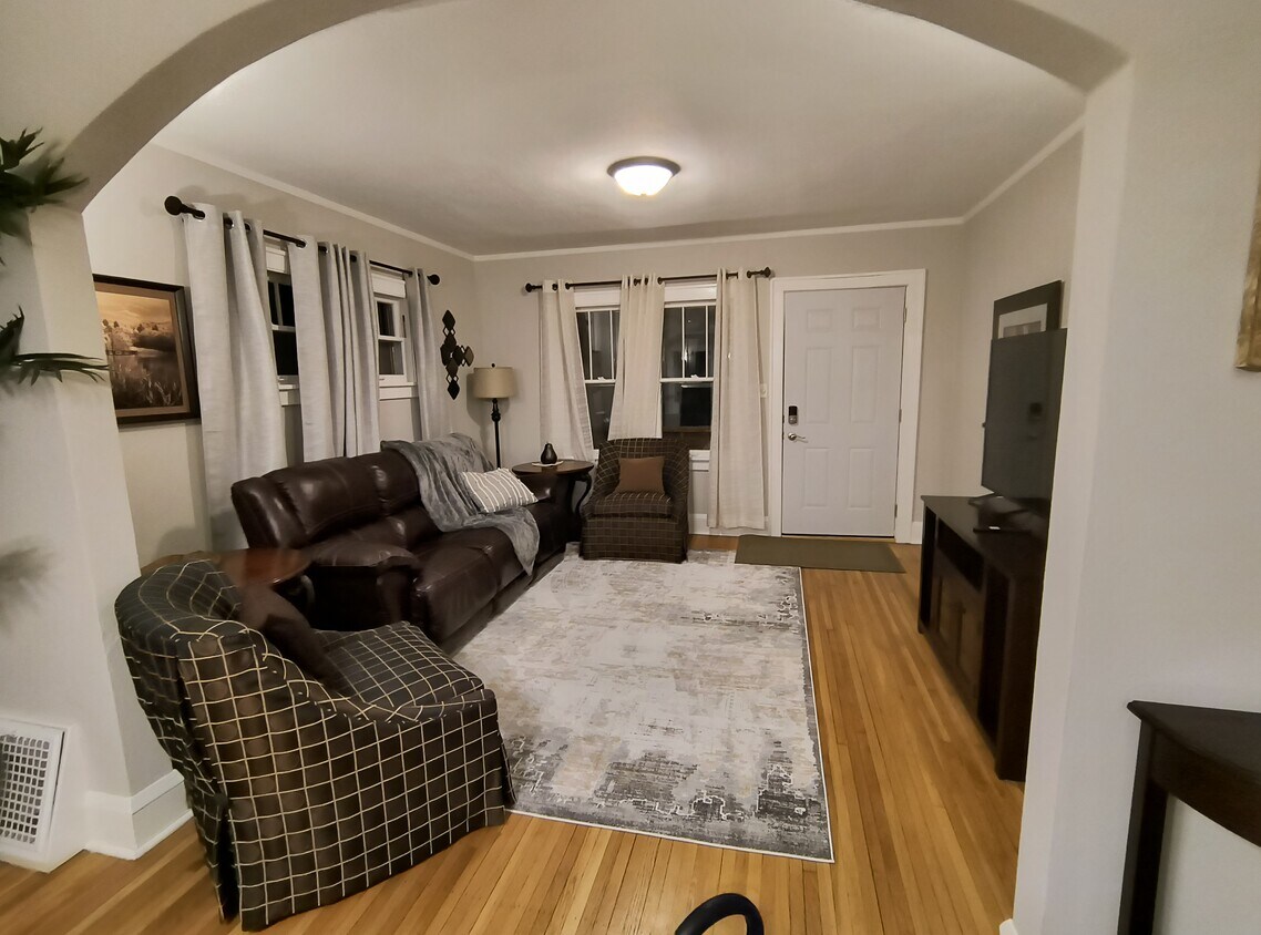 Foto principal - 607 7th Ave SE
