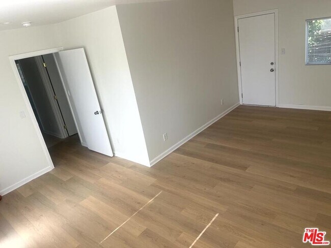 Foto del edificio - 5726 Lemona Ave