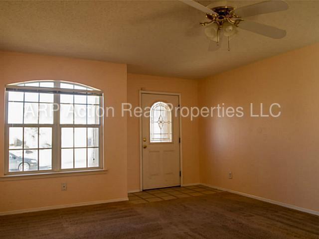 Building Photo - 14084 Tierra Leona Dr