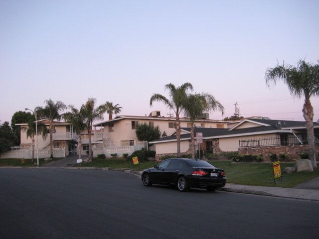 Building Photo - 2601 Bishop Dr