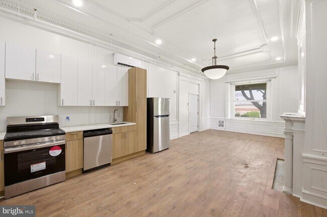 Foto del edificio - 6012 Ridge Ave