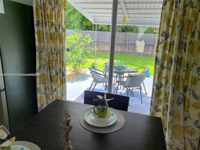 Foto del edificio - 2741 NE 16th Ave