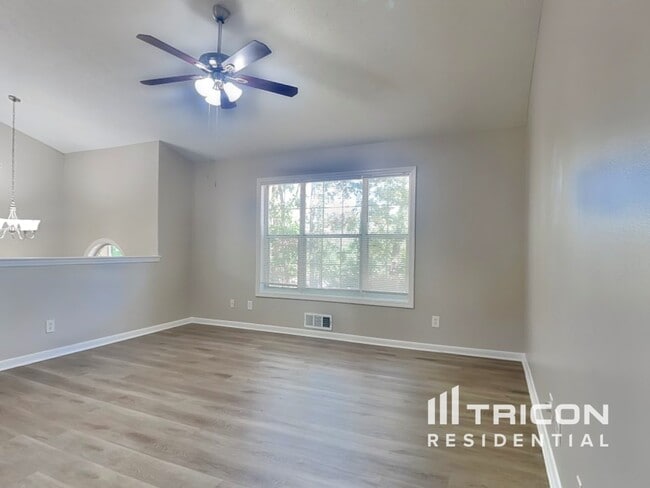 Building Photo - 235 Princeton Way