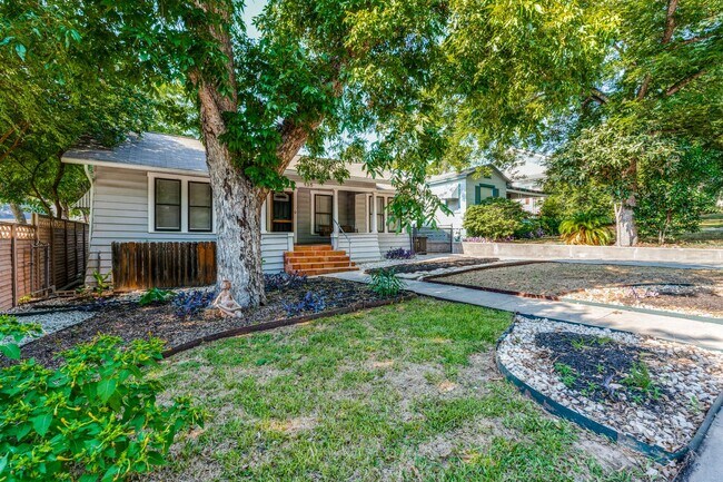 Foto del edificio - CHARMING ALAMO HEIGHTS COTTAGE
