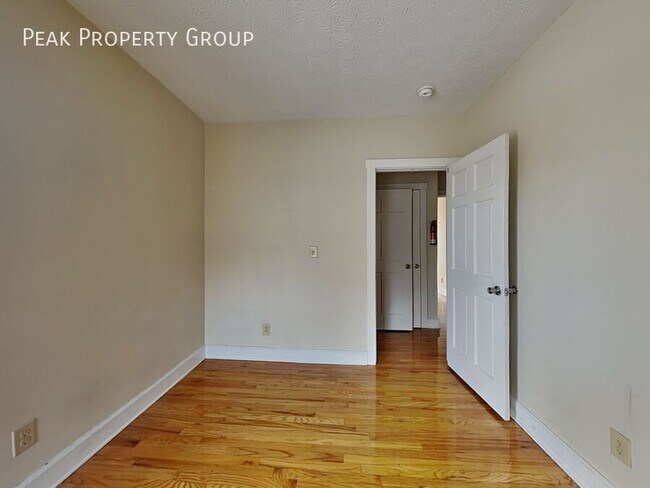 Foto del edificio - 1393 Indianola Ave