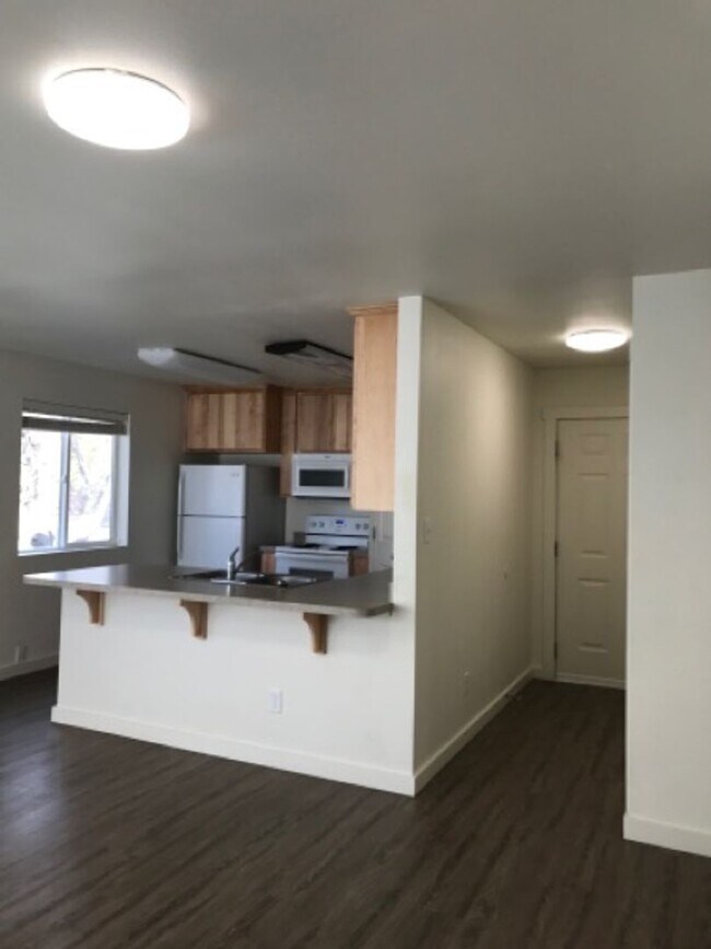 Foto del edificio - 584 Monroe St