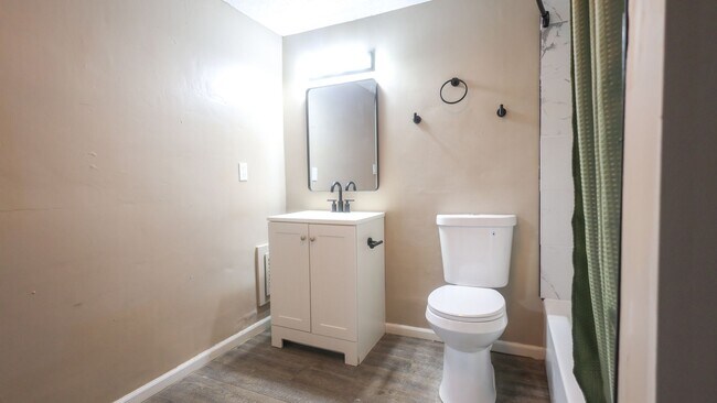 Building Photo - Welcome home to this freshly renovated 3-bedroom, 1-bathroom home on Cleveland’s West Side!