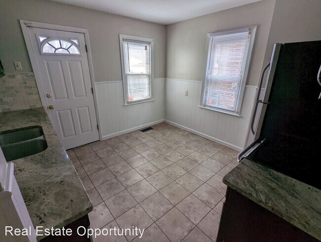 Building Photo - 3 br, 1 bath House - 643 Butler Ave