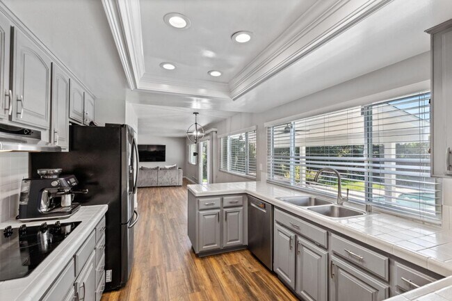Building Photo - 245 Firestone Dr