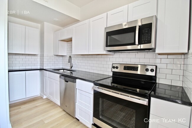 Building Photo - 2 Bedroom at the Oasis on Linwood