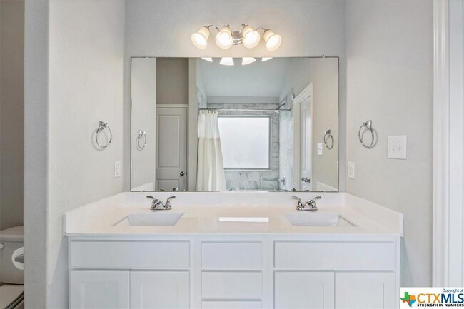 Building Photo - 904 Glenhaven Cove