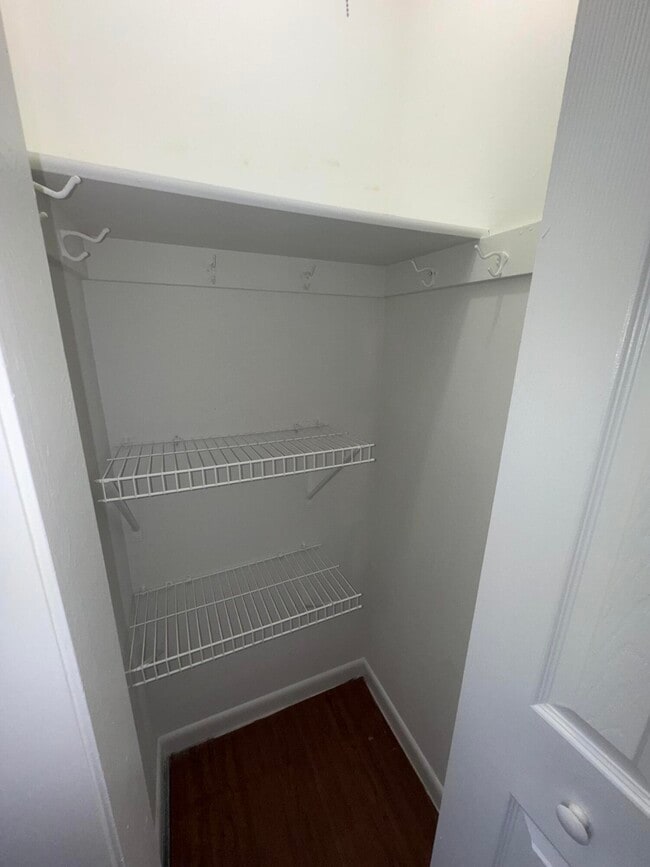 Building Photo - 420 W Palm St