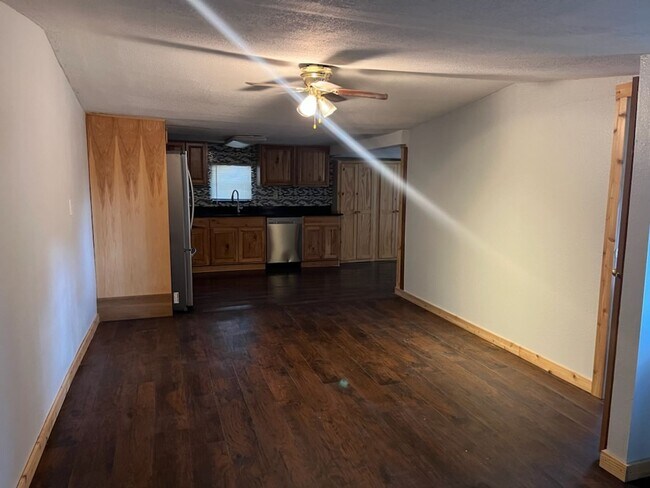 Building Photo - Tampa/Brandon Rental - Utilities Included ...