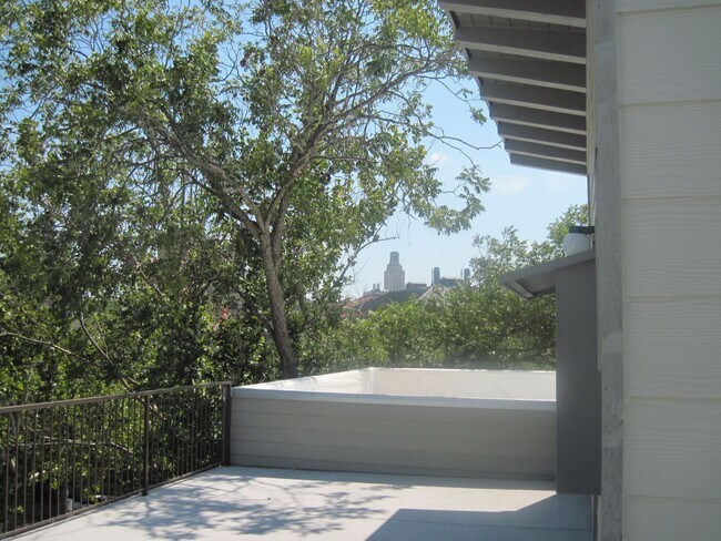 Foto del edificio - 302 E 30th St