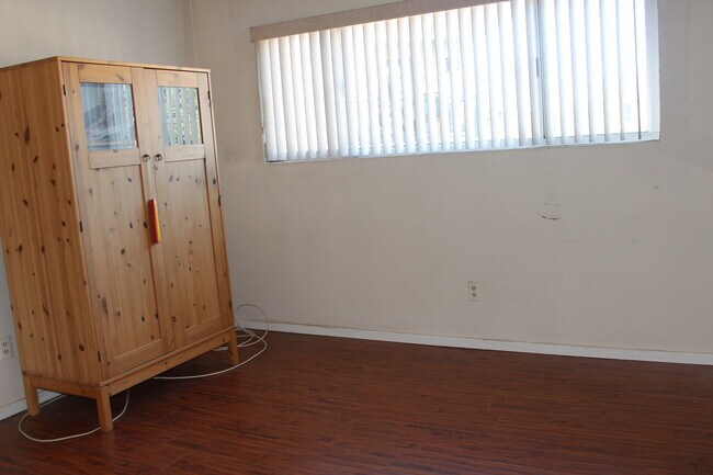 Building Photo - 1015 N Michillinda Ave