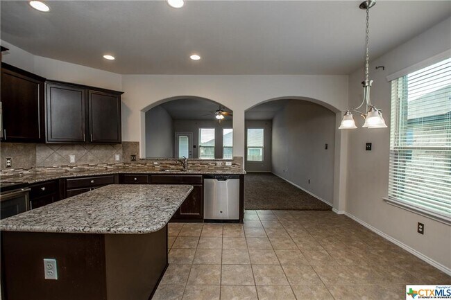 Building Photo - 1207 Fawn Lily Dr