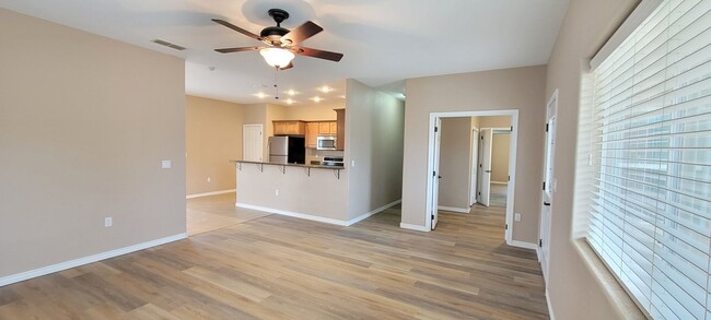 Foto del edificio - COLLEGE PARK HOME WITH 3 CAR GARAGE