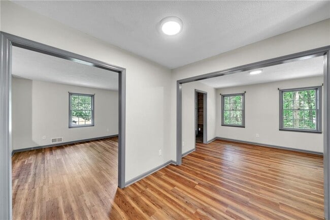 Foto del edificio - 5902 Cumming Hwy