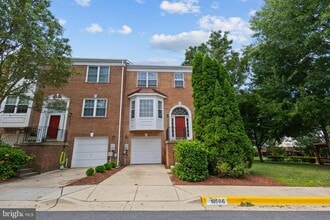 Building Photo - 18506 Carriage Walk Cir