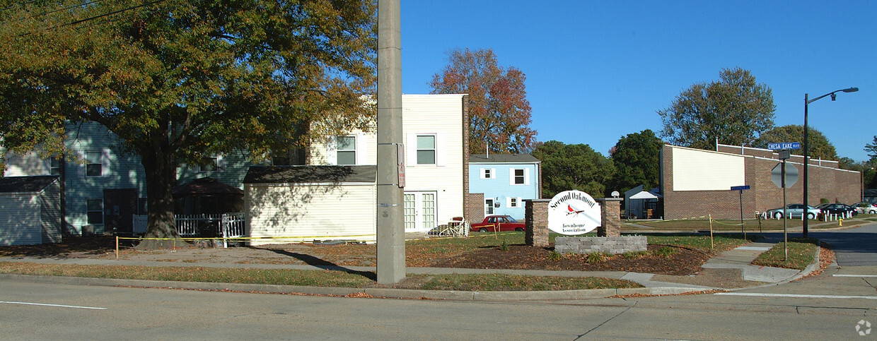 Primary Photo - Second Oakmont Townhouses