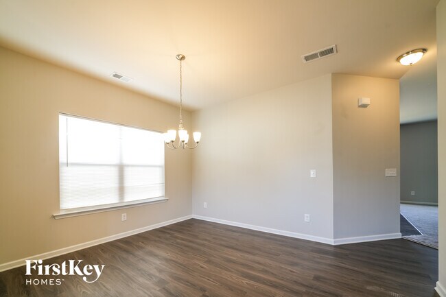 Foto del edificio - 8 Stadelman Ct