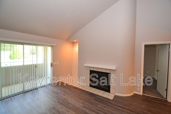 Building Photo - 1462 E Foxboro Dr