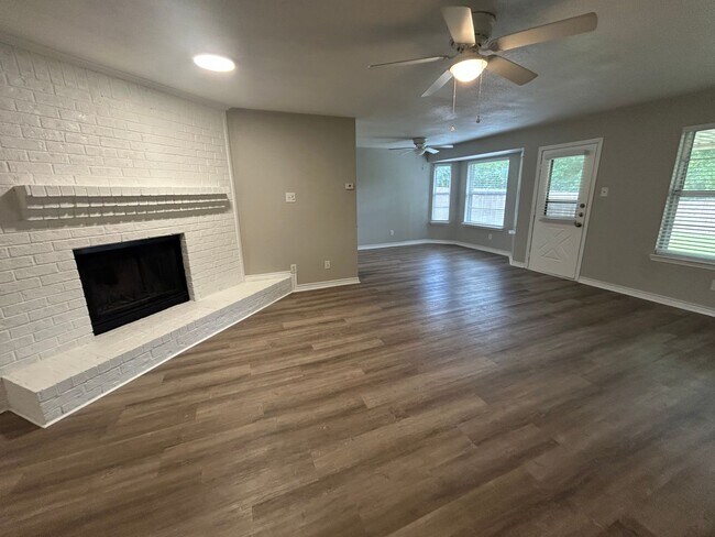 Foto del edificio - 1900 Sq Feet of Living Space