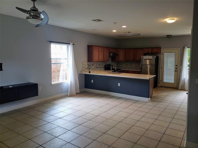Building Photo - 7304 Grand Canyon Dr