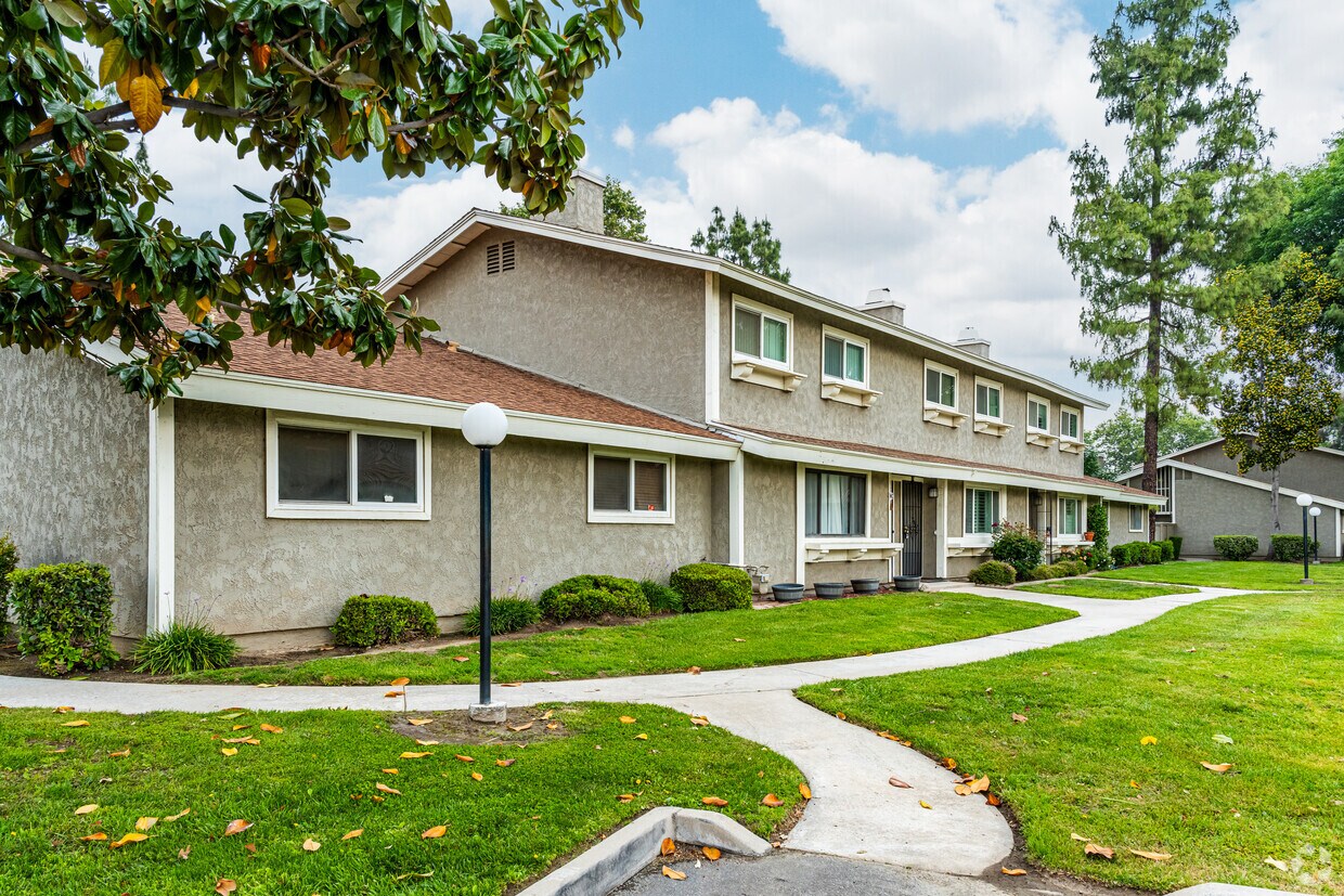 Primary Photo - Vista Loma Village