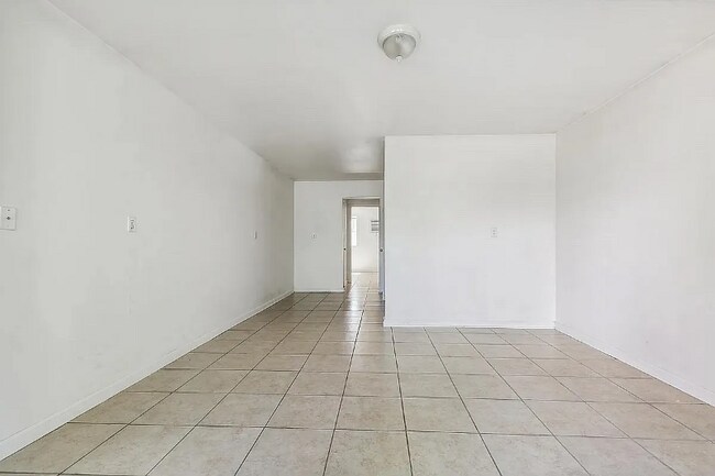 Foto del edificio - 1118 Monroe St