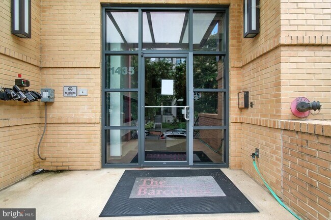 Foto del edificio - 1435 Chapin St NW